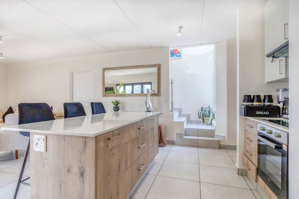 Townhouse for sale in Wilgeheuwel - RAN1714200 Townhouse for sale in Wilgeheuwel - RAN1714200