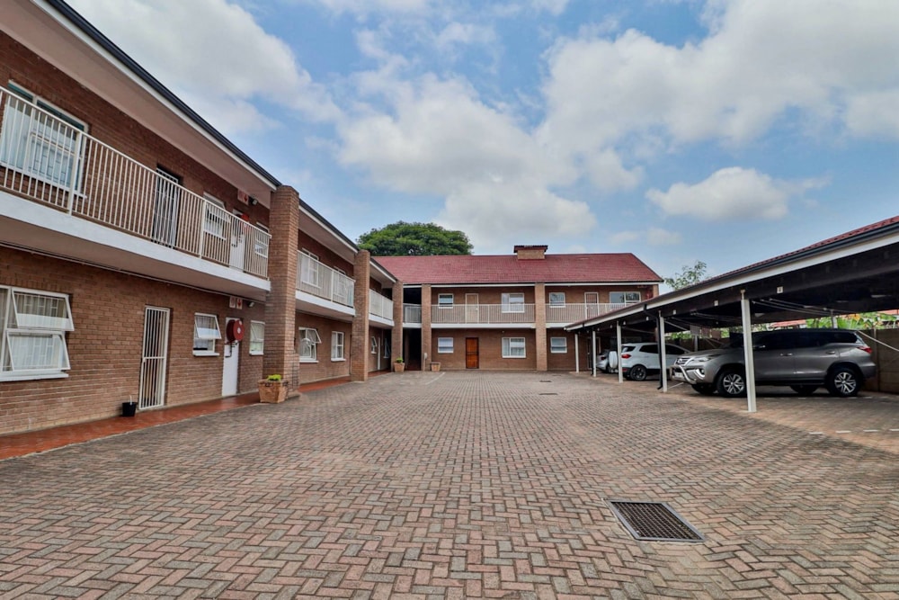 Bachelor apartment for sale in White River Ext 3 - 1WR1714206