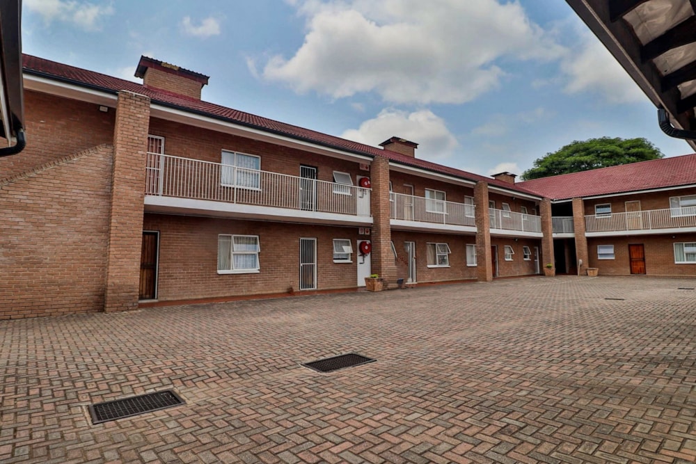 Bachelor apartment for sale in White River Ext 3 - 1WR1714206