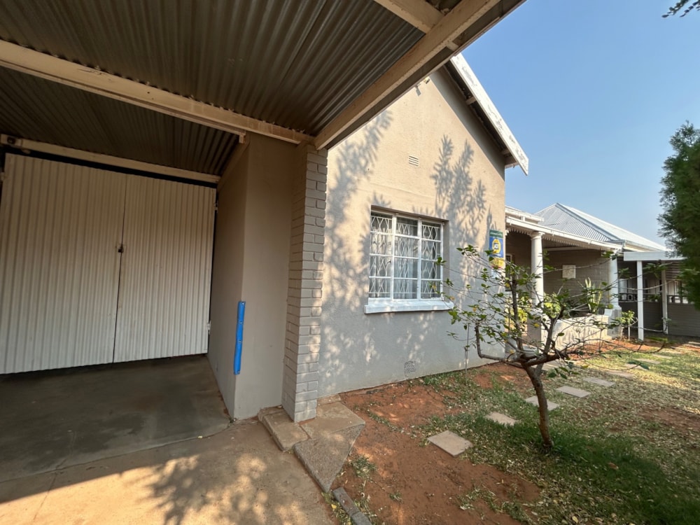 House for sale in Beaconsfield - 1KJ1714385