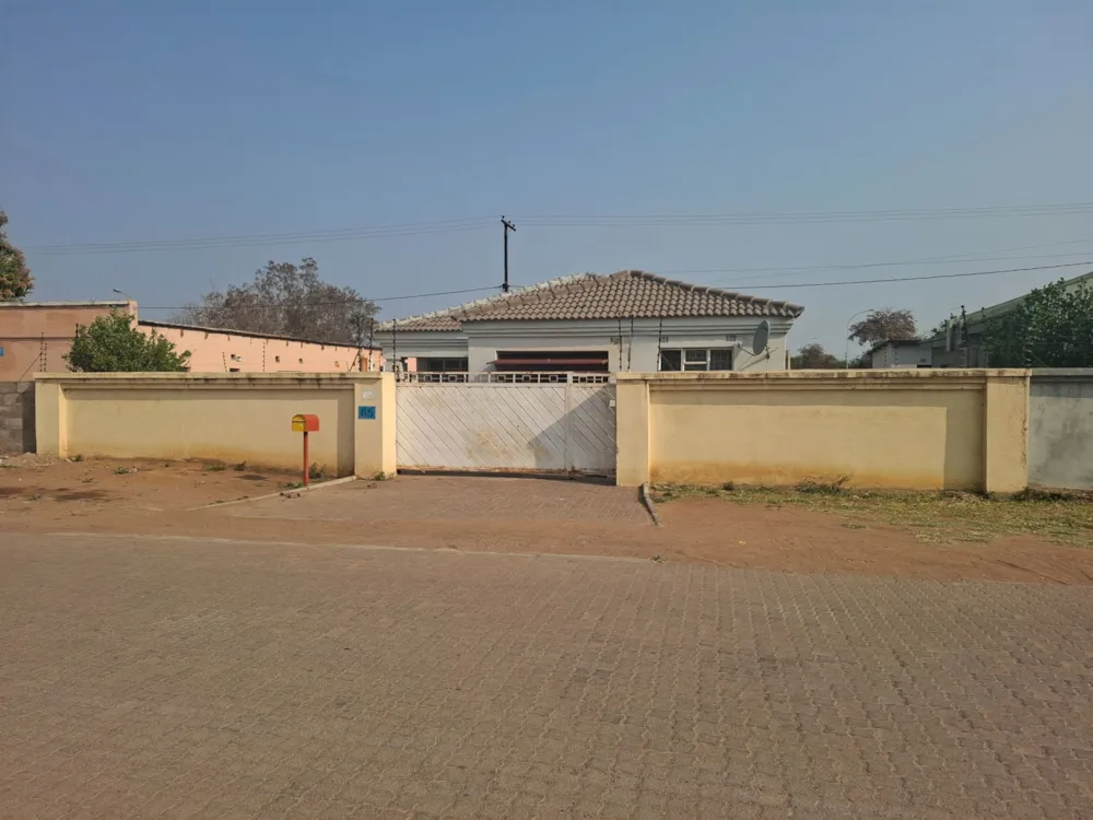 House for sale in Block 8, Botswana - 3BO1714609 House for sale in Block 8, Botswana - 3BO1714609