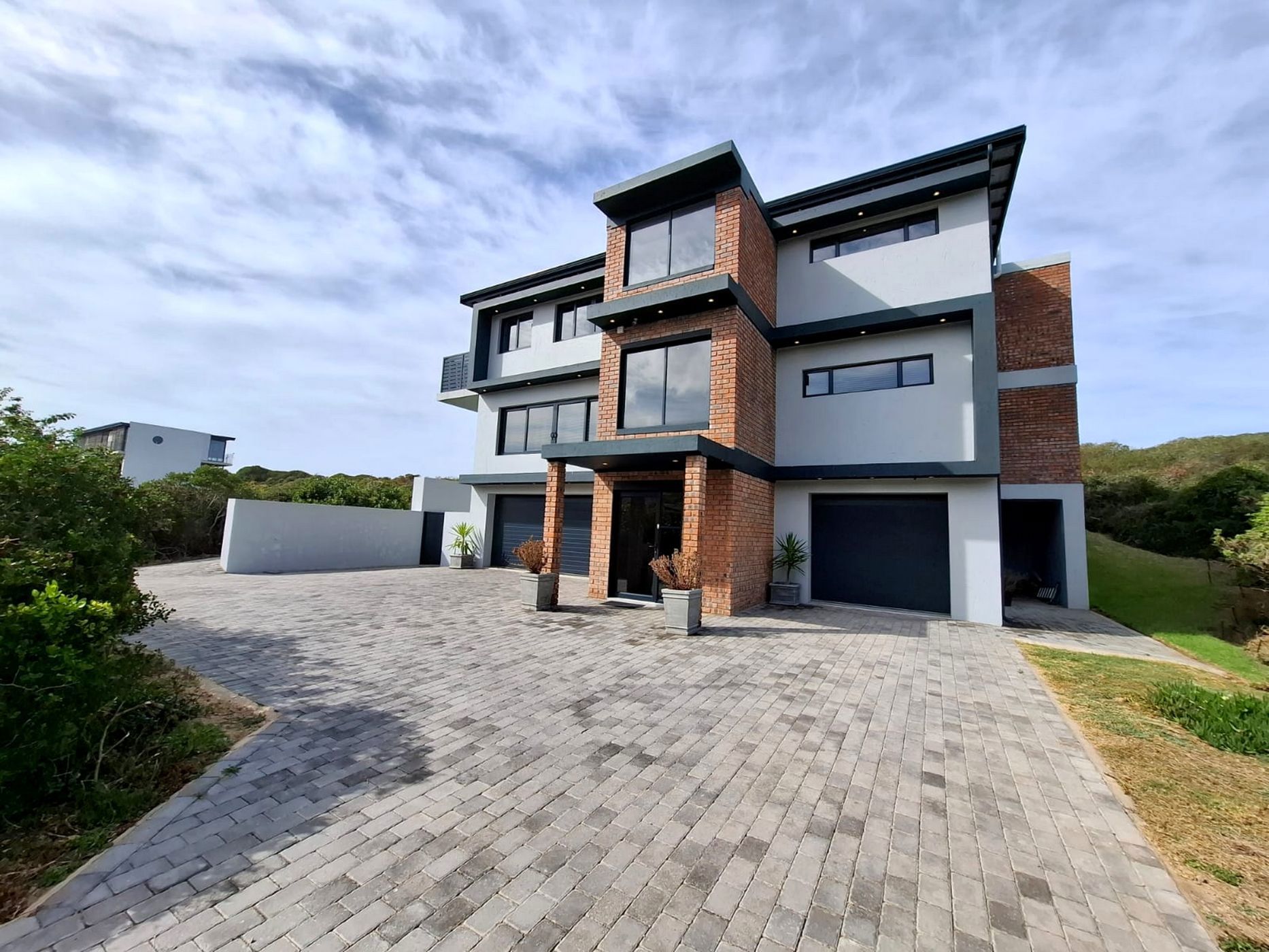 Multi-storey house to rent in Dana Bay - 1MB1714651