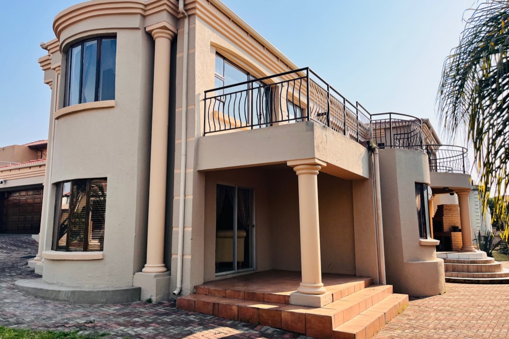 Golf estate house for sale in Bankenveld  - 1WD1714714