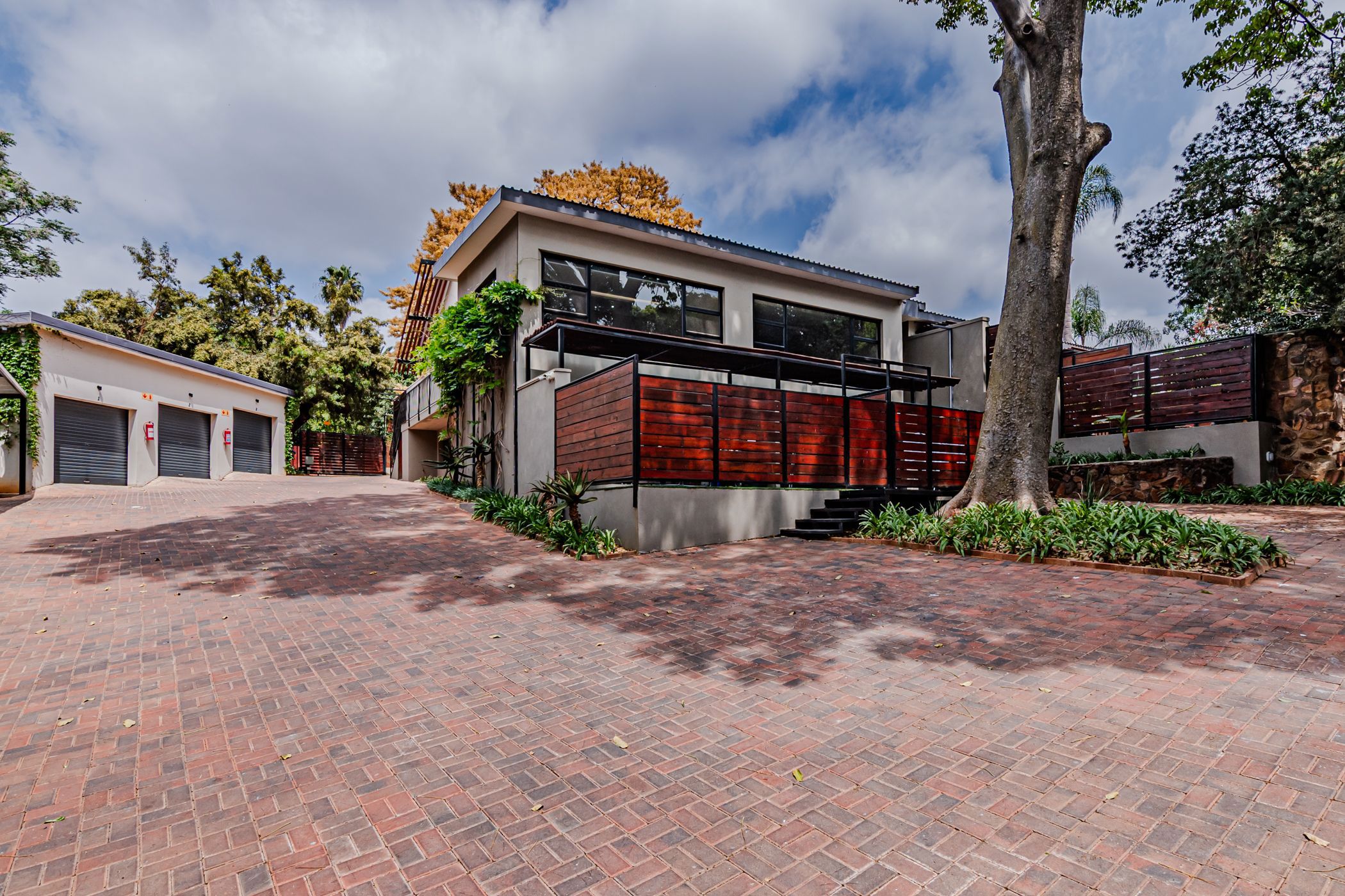 Townhouse for sale in Waterkloof Glen - PT1716017