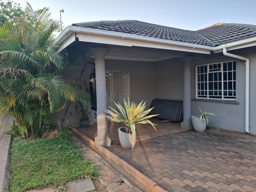 House for sale in Block 6, Botswana - 3BO1715551 House for sale in Block 6, Botswana - 3BO1715551