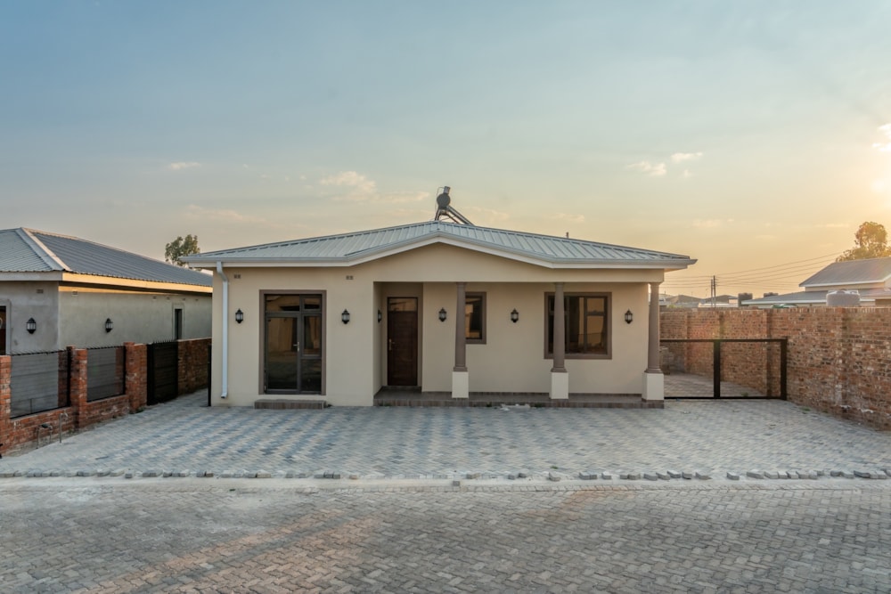 Cluster for sale in Arlington, Zimbabwe - 3ZB1715219