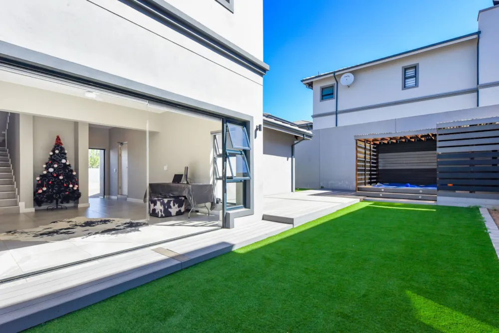 Double-storey house for sale in Olivedale - FW1715555 Double-storey house for sale in Olivedale - FW1715555