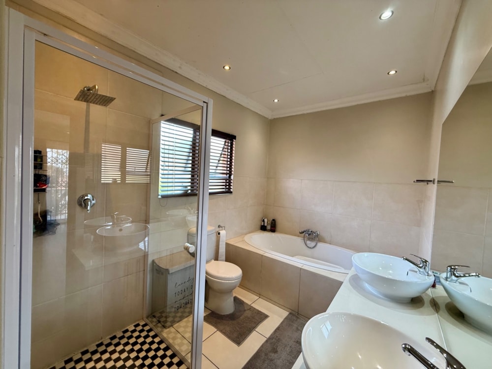 Double-storey house for sale in Boschdal - 1RU1715525