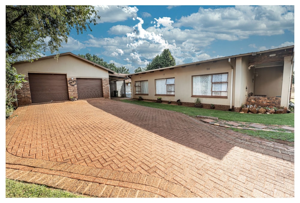 House for sale in Kanonkop, Middelburg, Mpumalanga - 1WD1717811 House for sale in Kanonkop, Middelburg, Mpumalanga - 1WD1717811