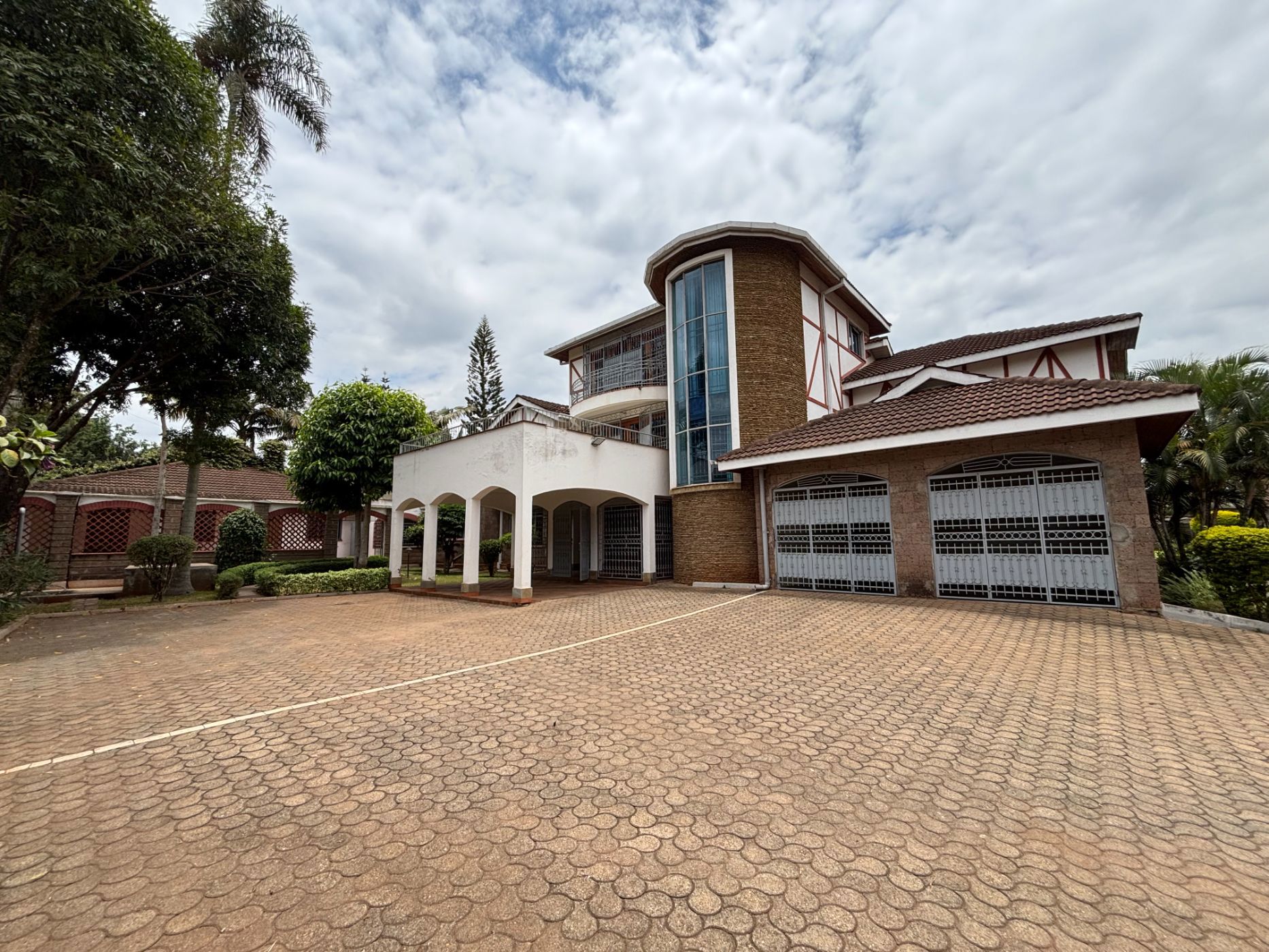 Multi-storey house to rent in Runda , Kenya - 3KE1715877