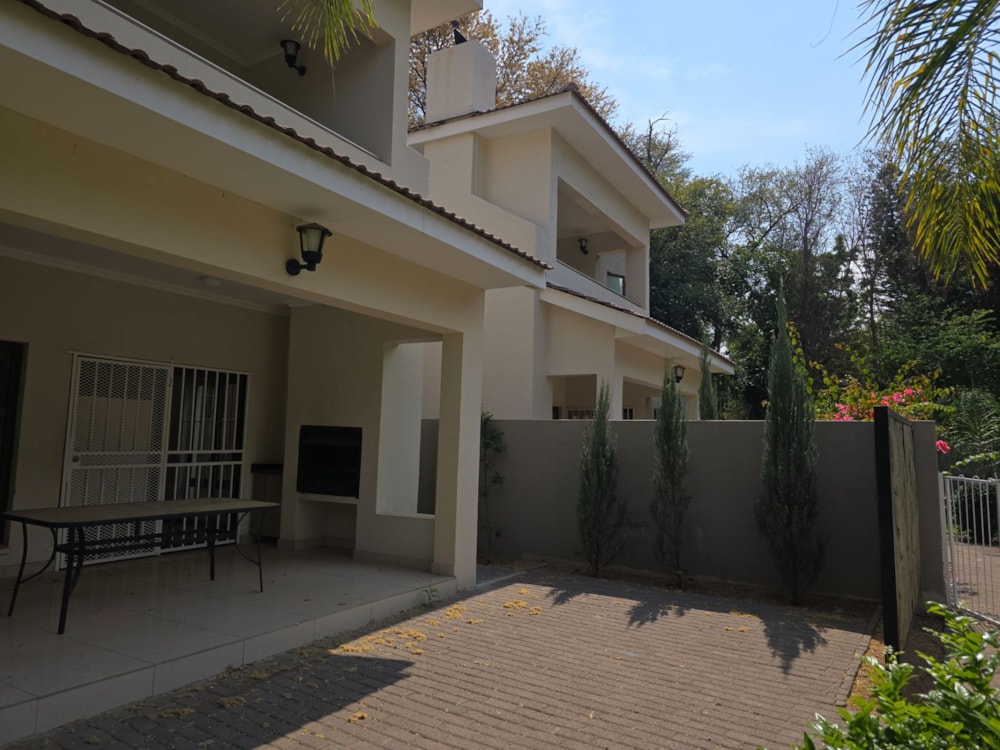 Townhouse to rent in Extension 11, Botswana - 3BO1715884 Townhouse to rent in Extension 11, Botswana - 3BO1715884