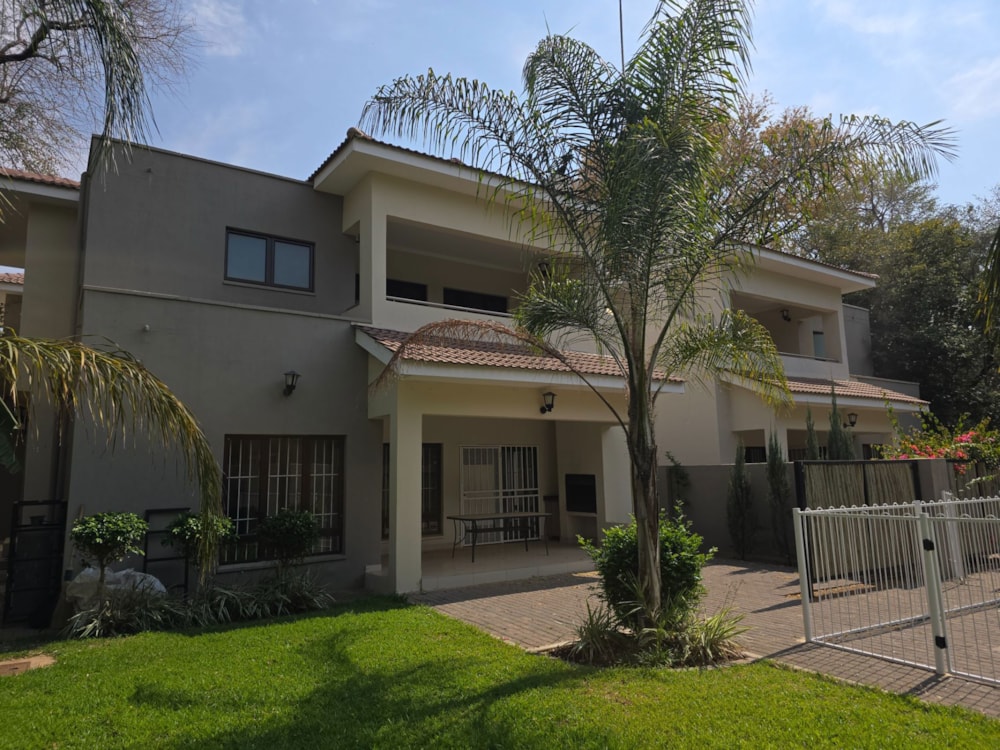 Townhouse to rent in Extension 11, Botswana - 3BO1715884 Townhouse to rent in Extension 11, Botswana - 3BO1715884