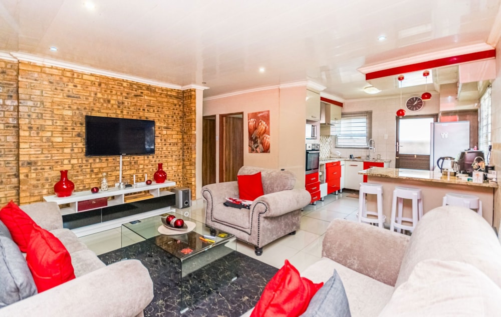 House for sale in Kagiso - 1KR1715937 House for sale in Kagiso - 1KR1715937