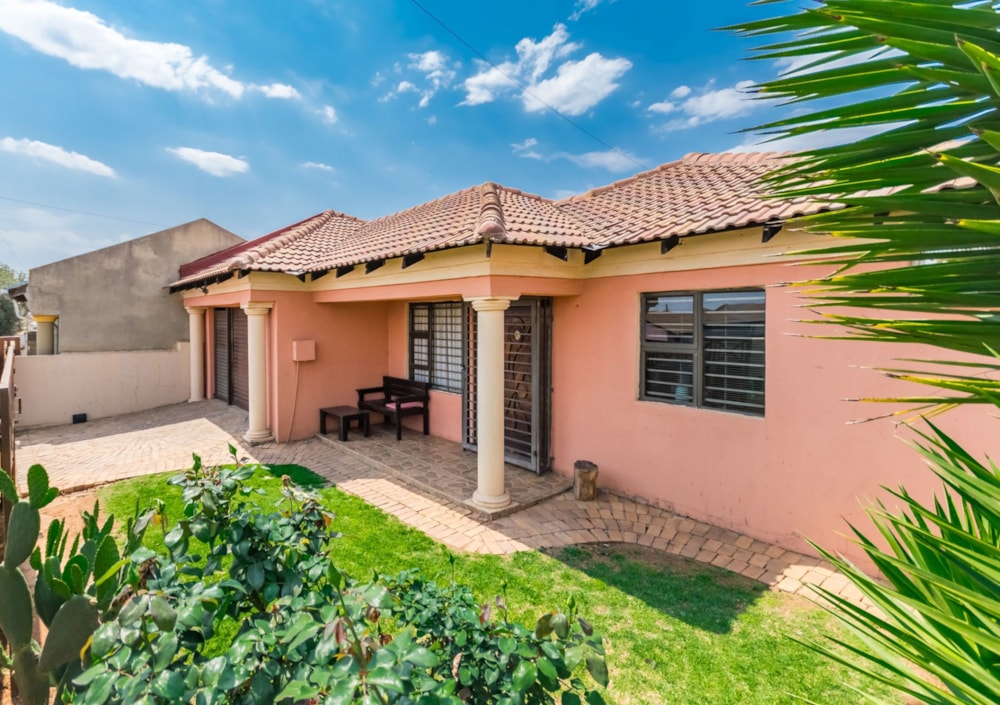 House for sale in Kagiso - 1KR1715937 House for sale in Kagiso - 1KR1715937