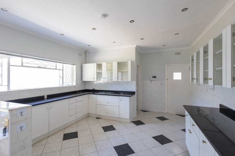 House sold in Borrowdale, Zimbabwe - 3ZB1715939 House sold in Borrowdale, Zimbabwe - 3ZB1715939