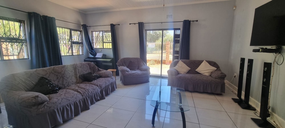 House for sale in Verwoerdpark, Kimberley - 1KJ1716469