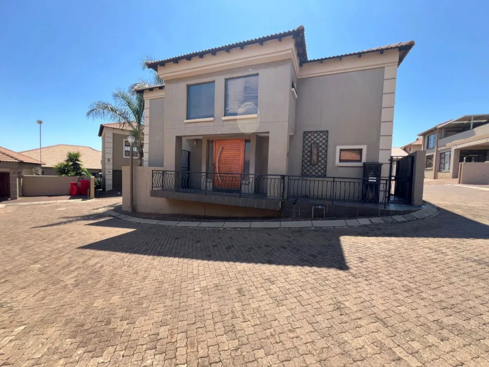 Double-storey house for sale in Reyno Ridge - 1WD1716309 Double-storey house for sale in Reyno Ridge - 1WD1716309