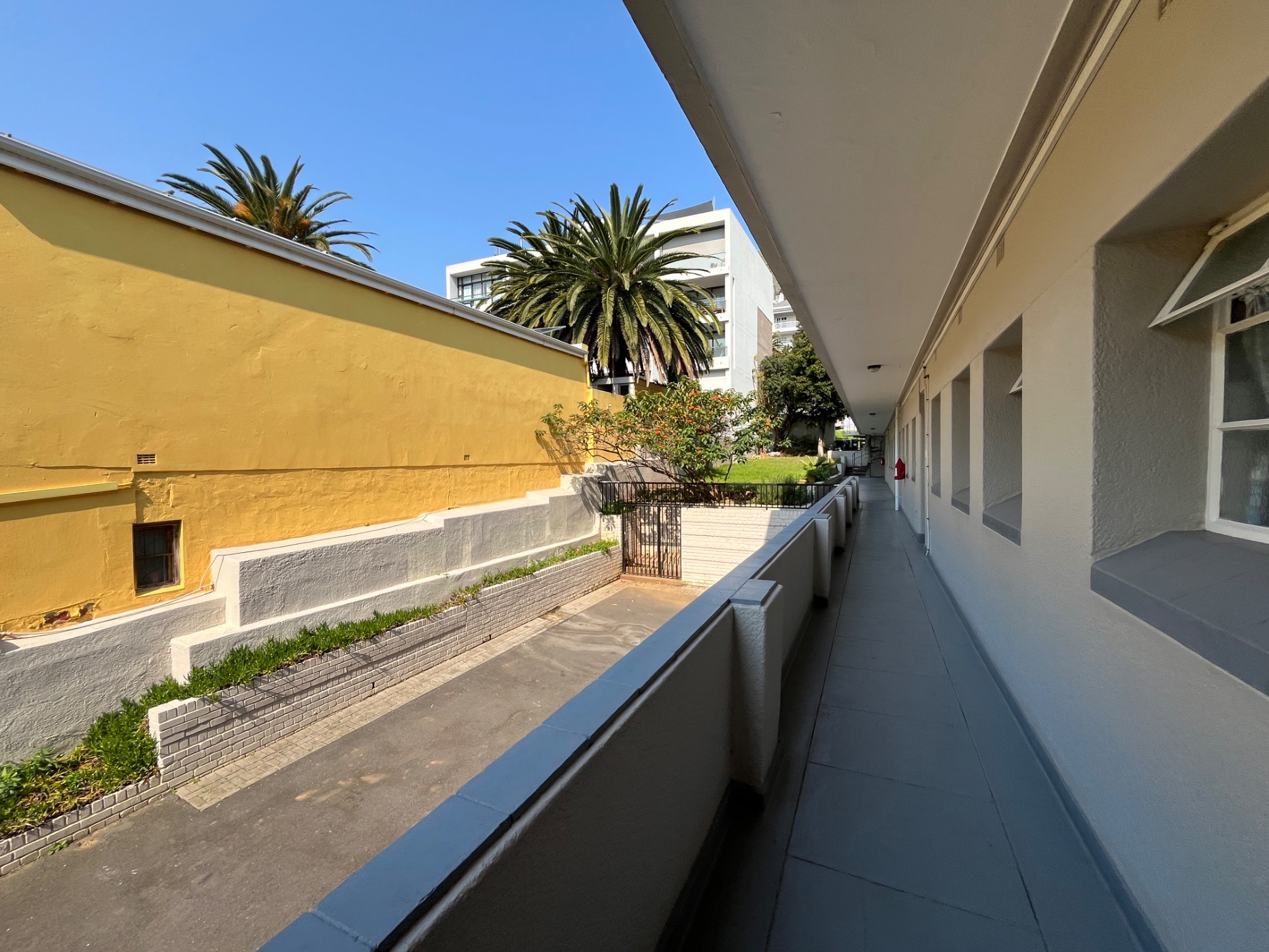 Bachelor apartment to rent in Sea Point - ASL1716326