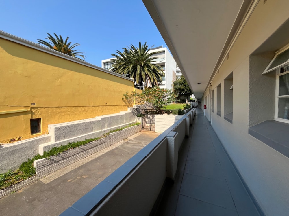 Bachelor apartment to rent in Sea Point - ASL1716326 Bachelor apartment to rent in Sea Point - ASL1716326