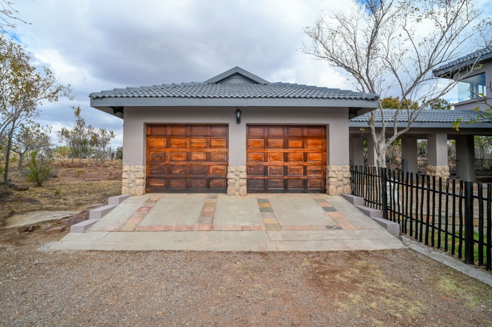 Double-storey house for sale in Modimolle Rural - 1MDM1716364