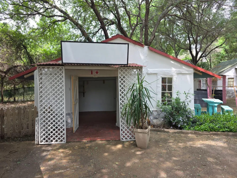 Commercial retail property to rent in Hartbeespoort - 1HR1716444 Commercial retail property to rent in Hartbeespoort - 1HR1716444