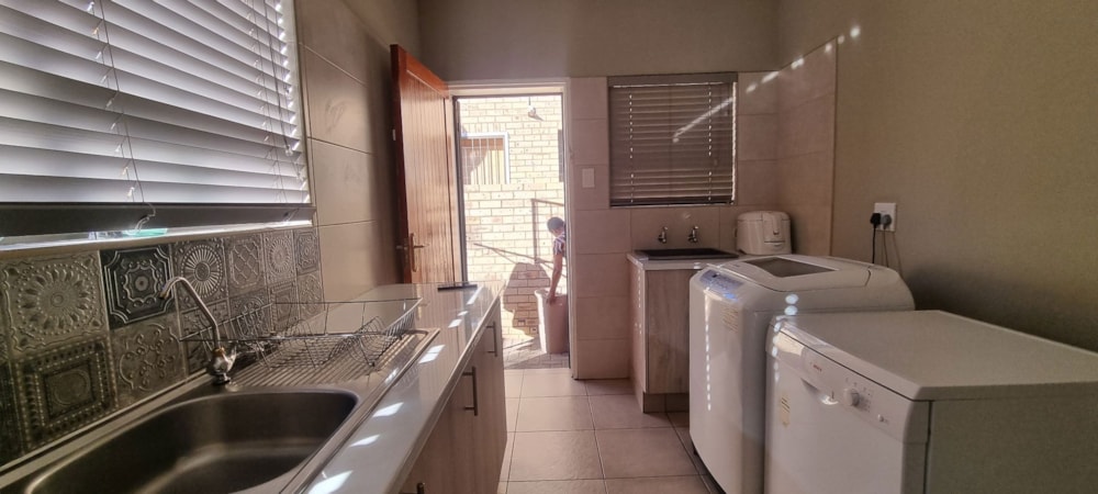 House for sale in Hillcrest, Kimberley - 1KJ1717127 House for sale in Hillcrest, Kimberley - 1KJ1717127