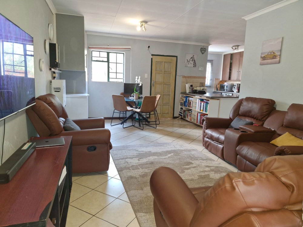 Single-storey cluster for sale in Monavoni - CN1716643