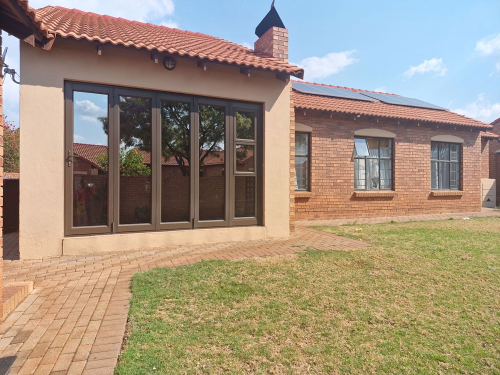 Single-storey cluster for sale in Monavoni - CN1716643