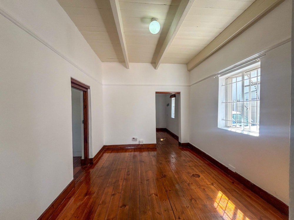 Security complex home let in Paarl - TKL1716640 Security complex home let in Paarl - TKL1716640