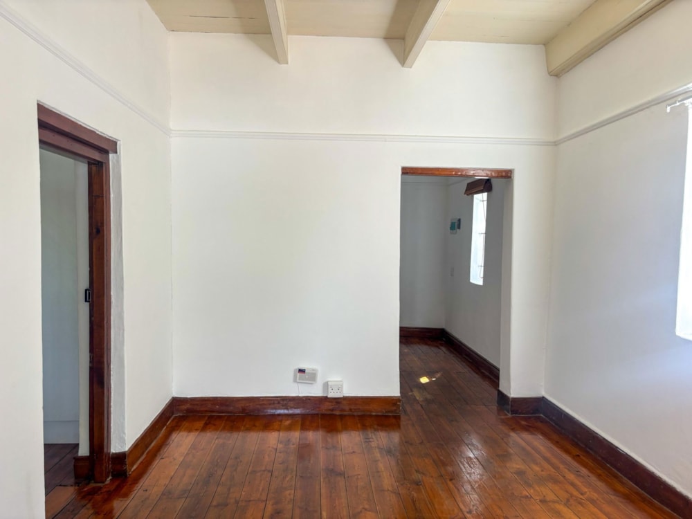 Security complex home let in Paarl - TKL1716640 Security complex home let in Paarl - TKL1716640