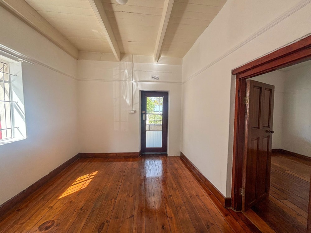 Security complex home let in Paarl - TKL1716640 Security complex home let in Paarl - TKL1716640