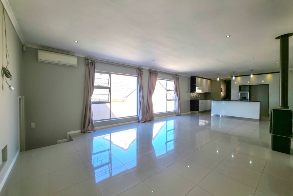 House let in West Beach, Blouberg - 1TV1712248