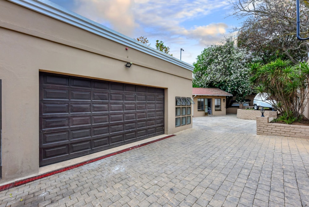 Single-storey house for sale in Olivedale - FW1715572