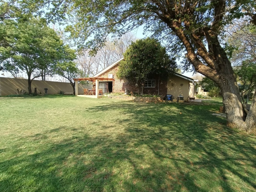 Smallholding let in Bains Vlei - 1BX1714476 Smallholding let in Bains Vlei - 1BX1714476