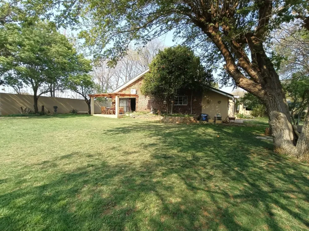 Smallholding let in Bains Vlei - 1BX1714476 Smallholding let in Bains Vlei - 1BX1714476