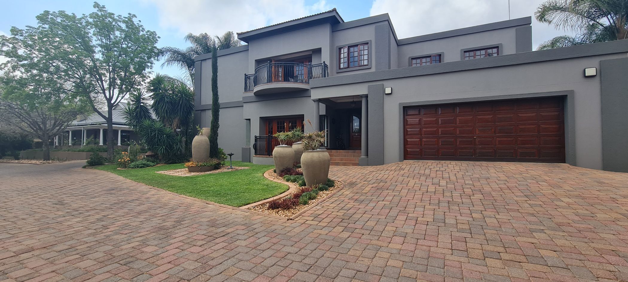 Double-storey house for sale in Bendor - 1PS1716719