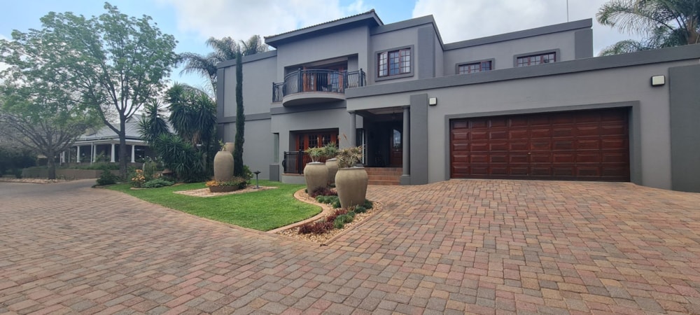 Double-storey house for sale in Bendor - 1PS1716719 Double-storey house for sale in Bendor - 1PS1716719