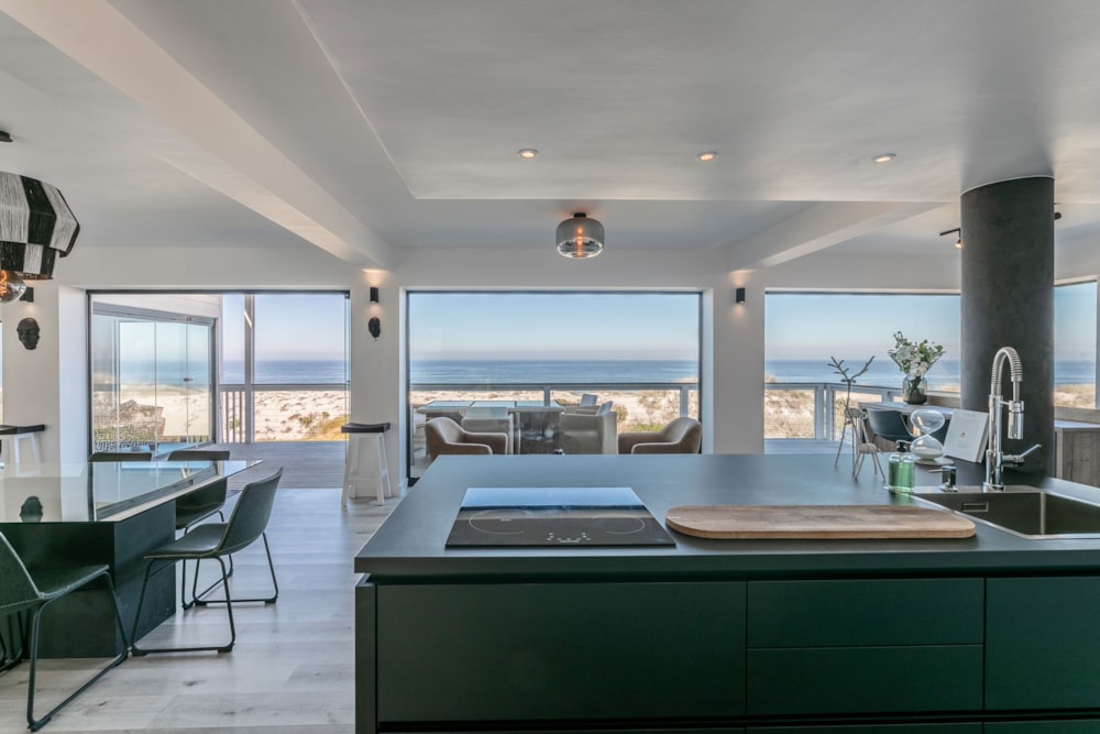 Beachfront villa for sale in Yzerfontein - LA1692563 Beachfront villa for sale in Yzerfontein - LA1692563