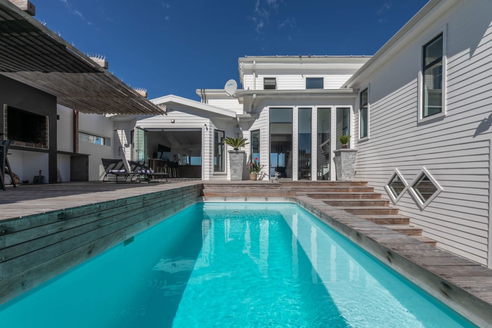 Beachfront villa for sale in Yzerfontein - LA1692563 Beachfront villa for sale in Yzerfontein - LA1692563