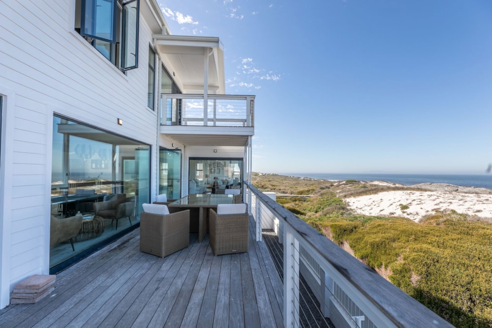 Beachfront villa for sale in Yzerfontein - LA1692563 Beachfront villa for sale in Yzerfontein - LA1692563