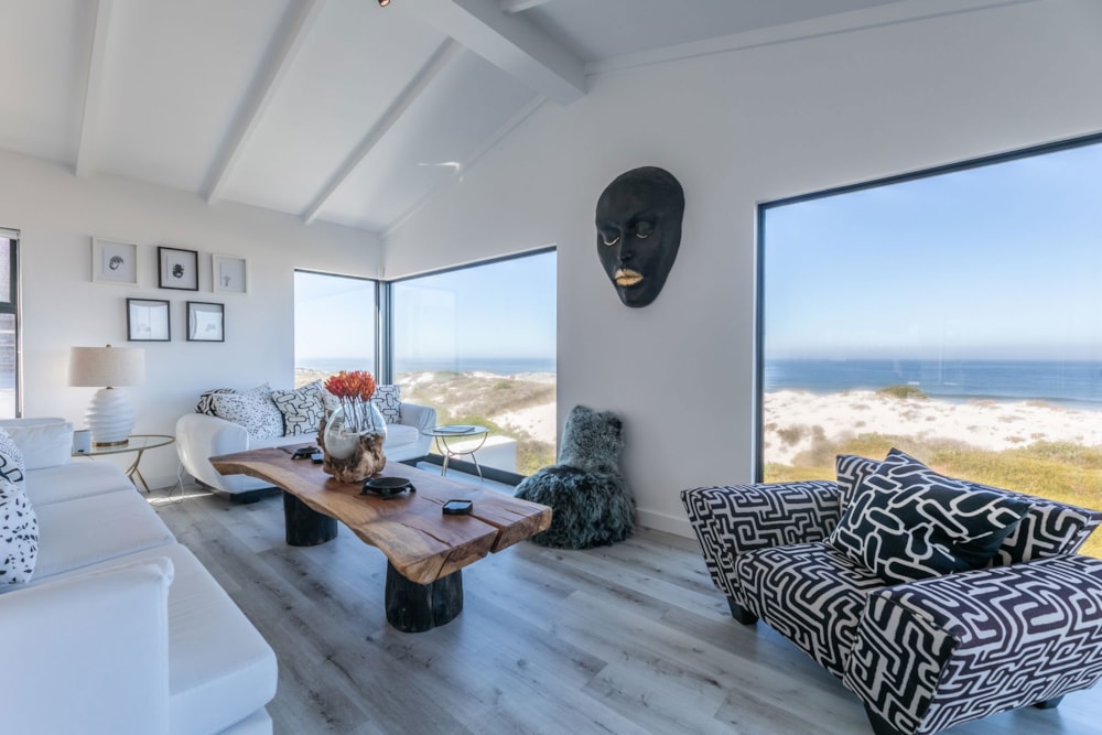 Beachfront villa for sale in Yzerfontein - LA1692563 Beachfront villa for sale in Yzerfontein - LA1692563
