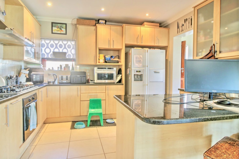 Security complex home to rent in Baronetcy Estate - 1PLA1714399 Security complex home to rent in Baronetcy Estate - 1PLA1714399