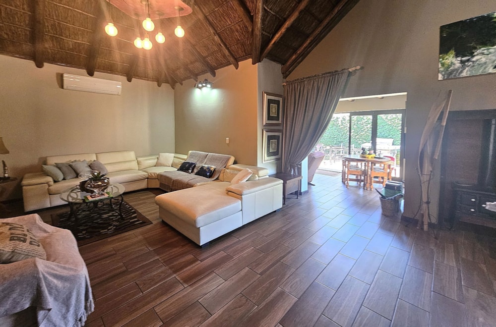 Security complex home let in Melodie - 1HR1715732 Security complex home let in Melodie - 1HR1715732