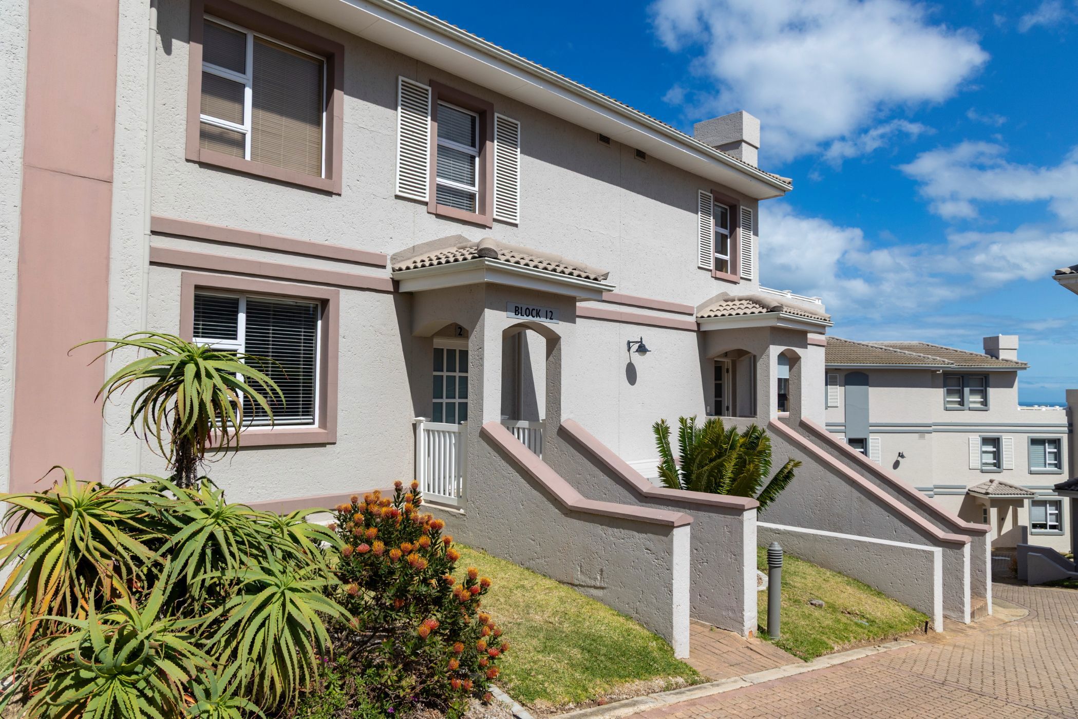 Double-storey apartment for sale in Pinnacle Point Golf Estate - 1MB1715866