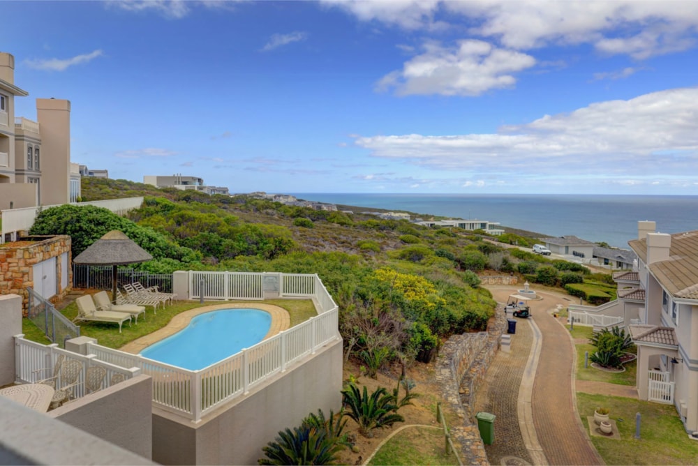 Double-storey apartment for sale in Pinnacle Point Golf Estate - 1MB1715866
