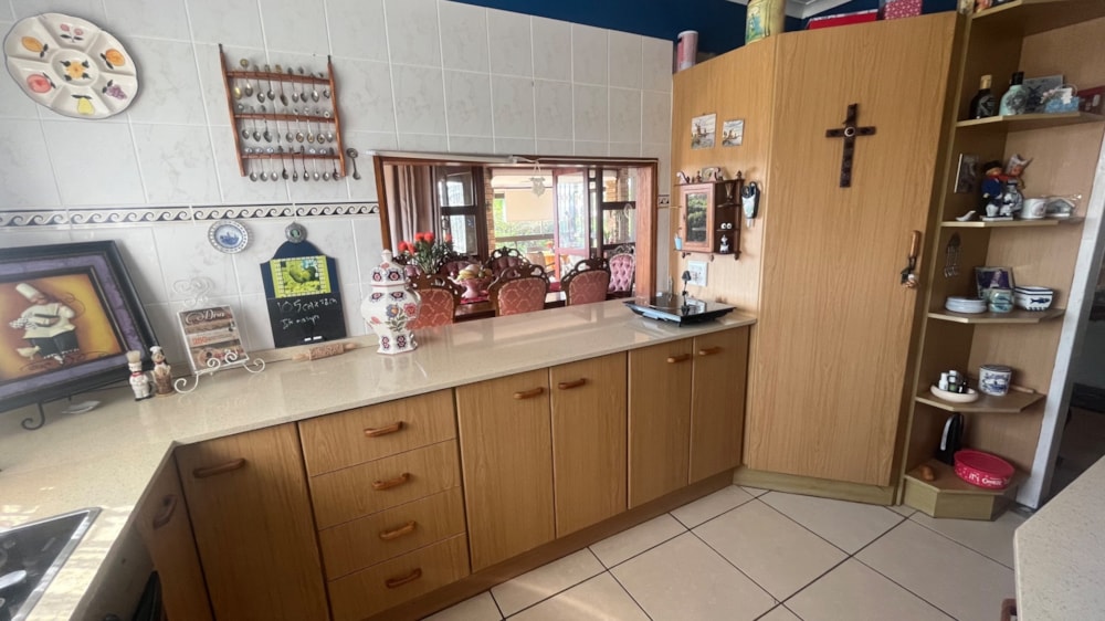 House for sale in Paradise Beach, Jeffreys Bay - 1JF1715094