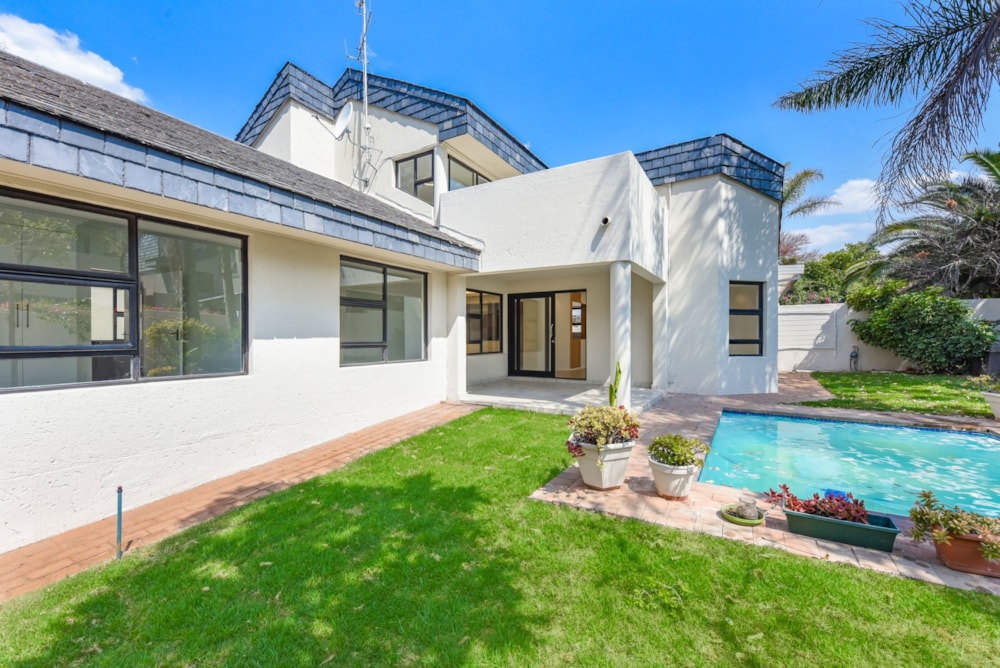 Double-storey cluster for sale in Dainfern Golf Estate - FW1715179