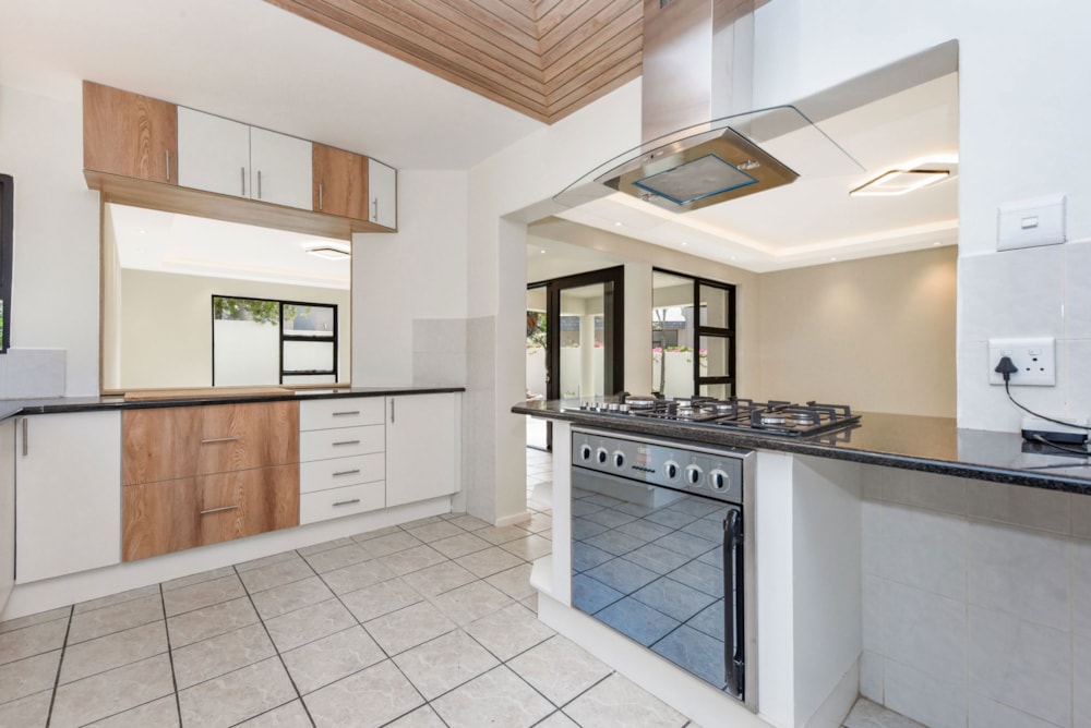 Double-storey cluster for sale in Dainfern Golf Estate - FW1715179