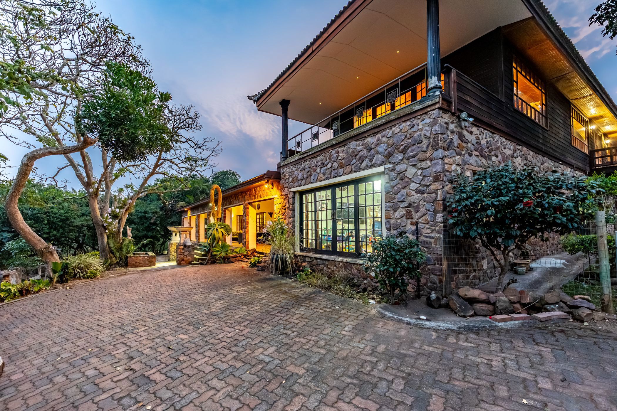 Double-storey house sold in Crestview - 1KF1712432