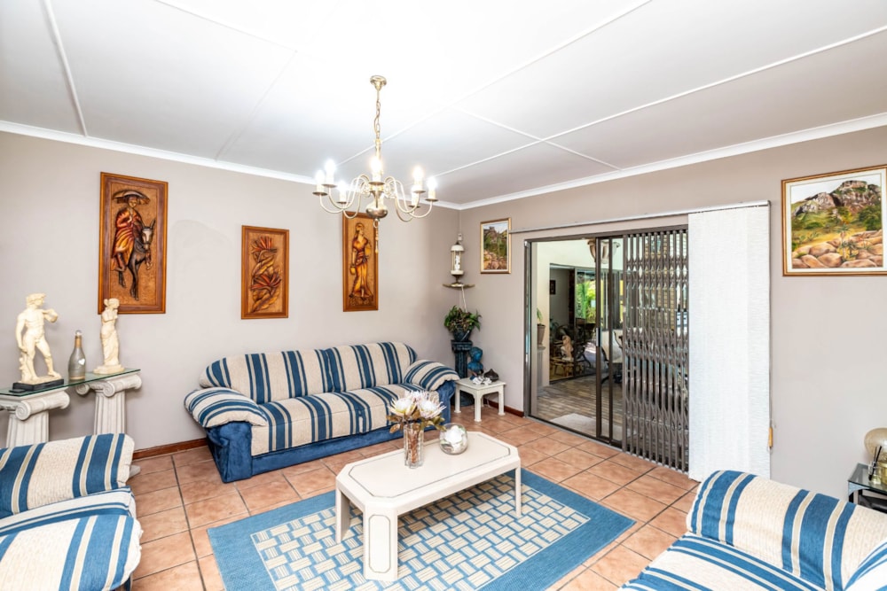 House for sale in Beacon Bay - 1EZ1715844